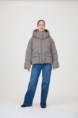 Towmy firmos trumpa striukė su gobtuvu