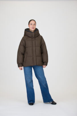 Towmy firmos trumpa striukė su gobtuvu