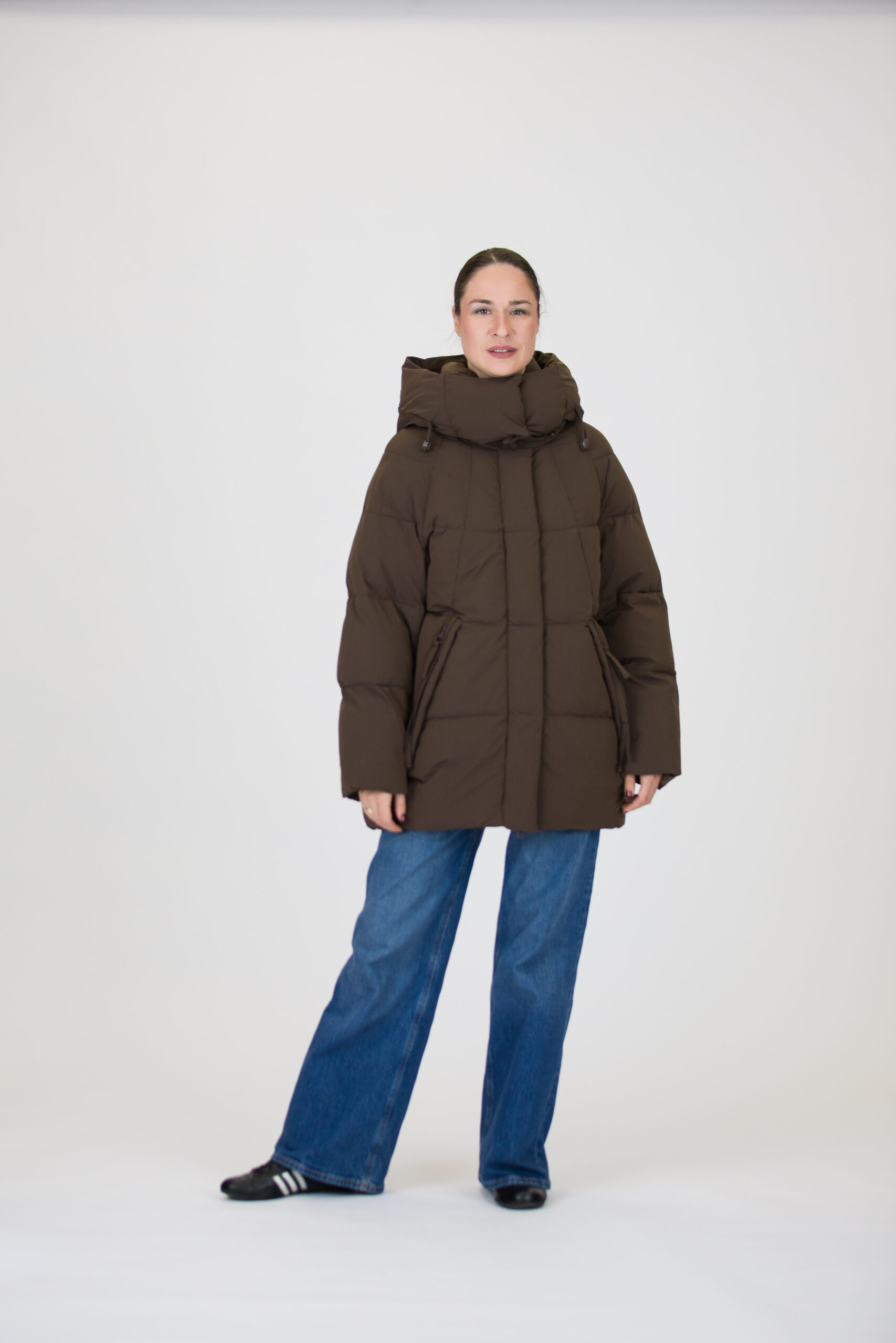 Towmy firmos trumpa striukė su gobtuvu